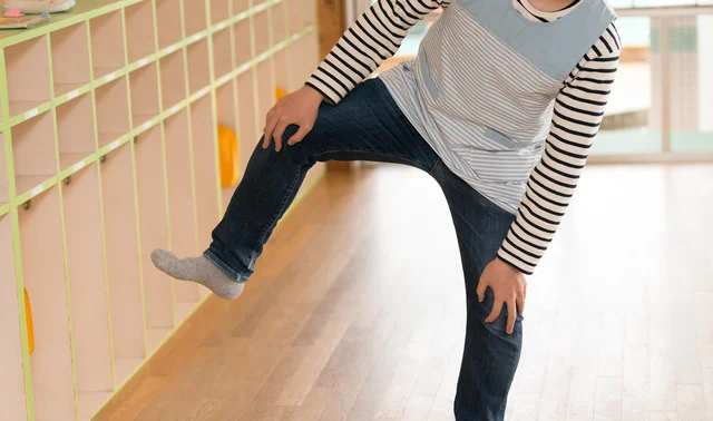 【写真】お相撲さんの動きを真似してバランス感覚をアップ!