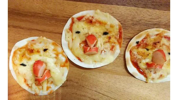 可愛い！ と大評判の「ぶんちょ（文鳥）ピザ」、いざ作ってみるとキモ可愛い系だった