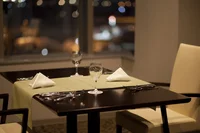 お皿の上の“忍法巻物”の正体とは!? 高級レストランで謎のテーブルマナーに遭遇！