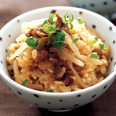 「牛肉ともやしの炊き込みご飯」