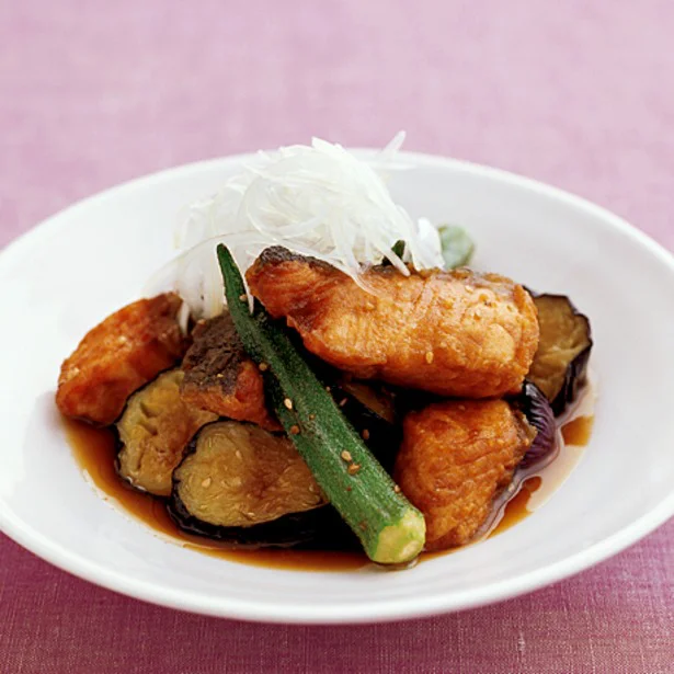 焼き肉だれのテイストが鮭にぴったり!「鮭の南蛮漬け風」