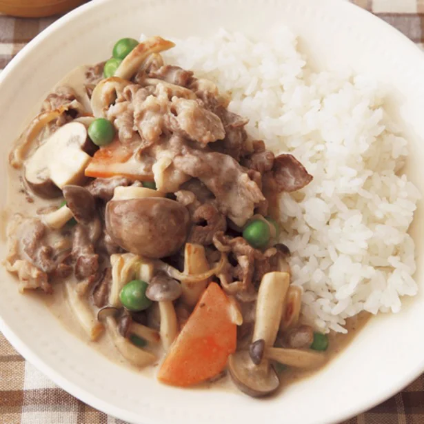 ご飯と一緒に♪ 秋の味覚・きのこたっぷりの簡単ビーフストロガノフ3選