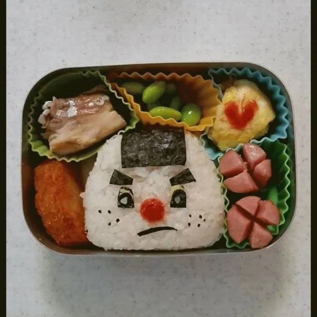 違和感なさすぎる おにぎりキャラのお弁当 キャラ弁 レタスクラブ