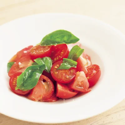 トマトの素朴な味が楽しめる「トマトのシンプルサラダ」