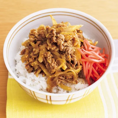 旬のごぼうを使った「カレー牛丼」