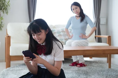 【写真】スマホ利用による親子喧嘩は約6割の親が経験！