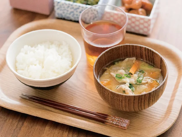 和食バージョン:豚汁のようにたっぷりの具を味噌汁に