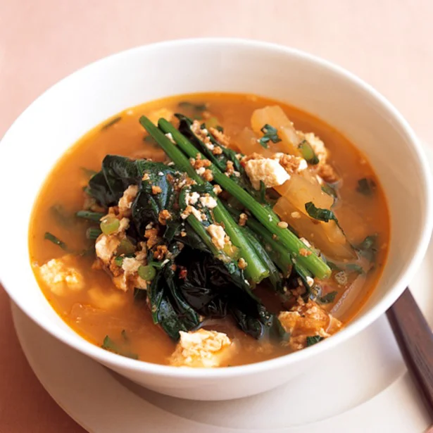 副菜のスープとして楽しみたい時は「ほうれん草のキムチチゲ」