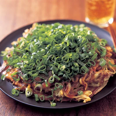 蒸し麺はうどんでもOK！「そば肉玉」