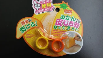 手を汚さずにみかん食べ放題!?  ダイソーの「みかん皮むき器」が何気に便利♪