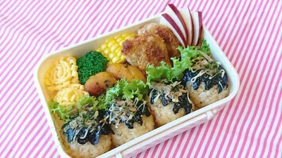 タコ焼きのソースを海苔で表現するのもユニーク！　キャラ弁「なんちゃってたこ焼き弁当」（投稿者：ancoさん）