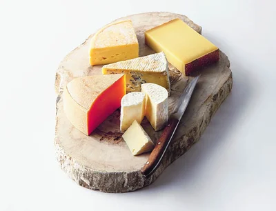 酪農王国で作られた個性豊かなチーズたち。北海道ナチュラルチーズセット「キタキツネ」5,000円