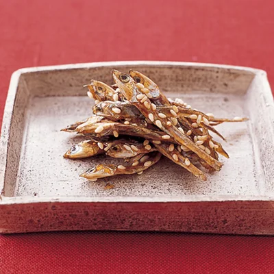 おせち料理に欠かせない♪ カリカリ食感のごまめが味わえる「田作り」3選