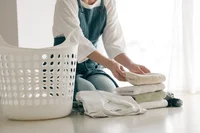 日本人は自分でなんでもやりすぎ？ 持ち込んだ洗濯物をたたんで返してくれる日本初の“洗濯代行サービス”