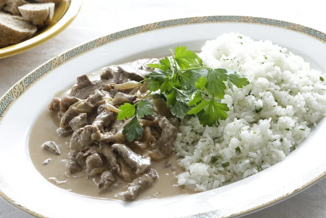 60カ国を周って世界のお母さんから習った料理【その2】 ビーフストロガノフ