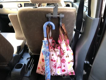 週末の車でお出かけに 100円でバッグや買い物袋の転がりが防止できる 車のシートフック が快適 画像1 3 レタスクラブ