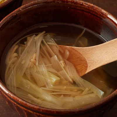 瓶づけのなめたけを利用して作る、うまみたっぷり簡単スープ