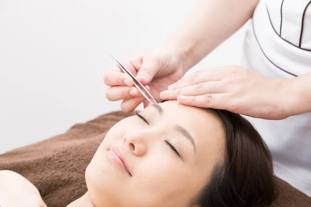 まつエクの次は“眉エク”の時代？ 顔の印象をガラリと変える“眉毛エクステ”が話題