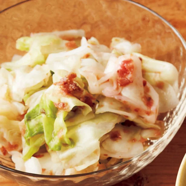 お酒もご飯もすすみまくり！ ポリ袋で作る簡単漬け物「キャベツの梅おかか漬け」