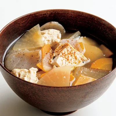 季節の変わり目を乗り切る！ しゃきしゃき根菜の具だくさん「栄養けんちん汁」5選