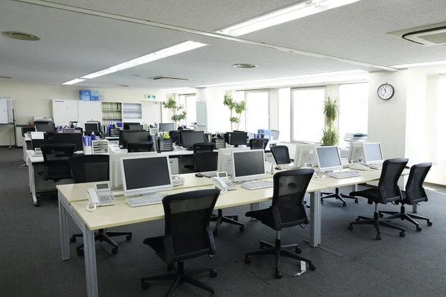 “オフィスの天井”はなんていう柄？ 意外と知らない日常の疑問を解決！