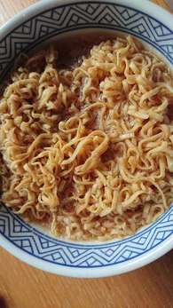 水で作ったチキンラーメン。見た目は悪いが味は問題なし！