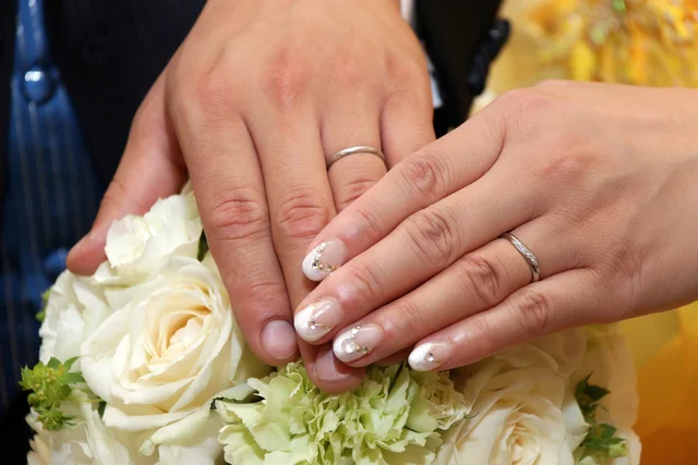 【クイズ】結婚指輪を左手の薬指にはめるのはなぜ？　頭のいい子が育つ！ 子どもに話したい雑学（44）