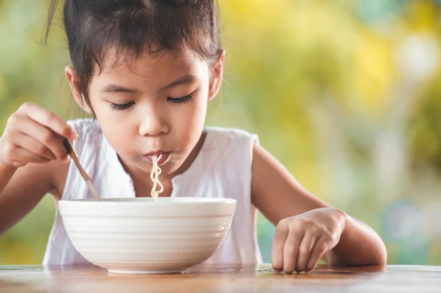 タモリも思わずハイテンション!? 日本で食べられる“世界のインスタントラーメン”