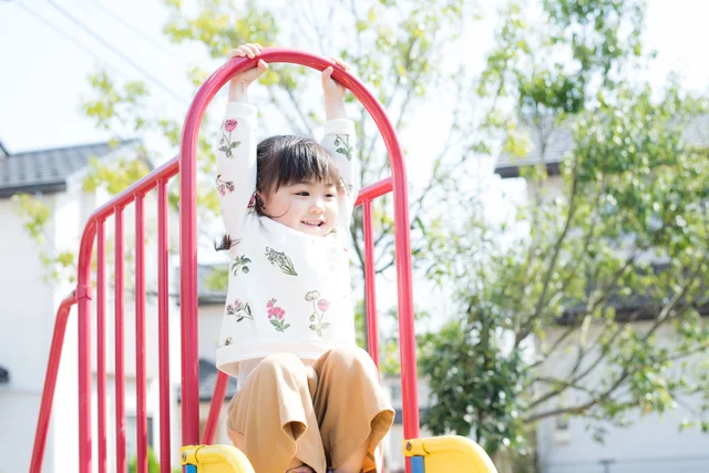 コミュニケーションが苦手な私のせい？人見知りの我が子にできることは？【お悩み相談】