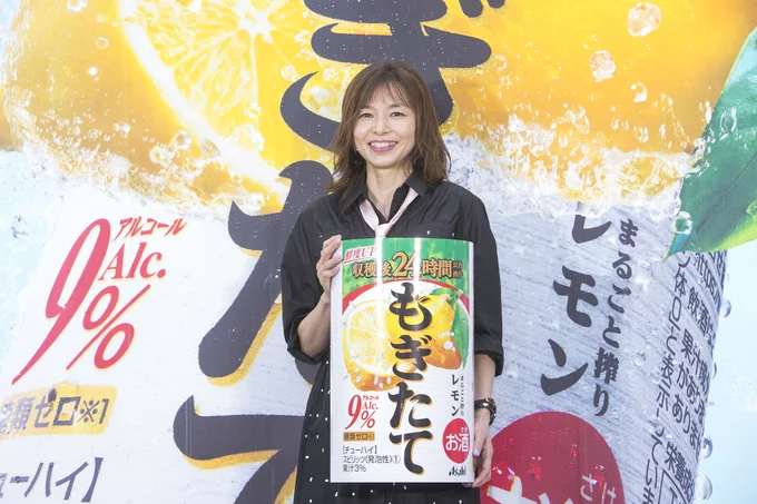 CMではバーテンダーに扮した山口さん。「もぎたてのおいしさを世界に広めたいです!」
