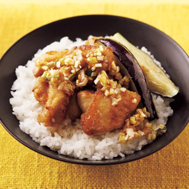 「ねぎだれ油淋鶏（ユーリンチー）丼」