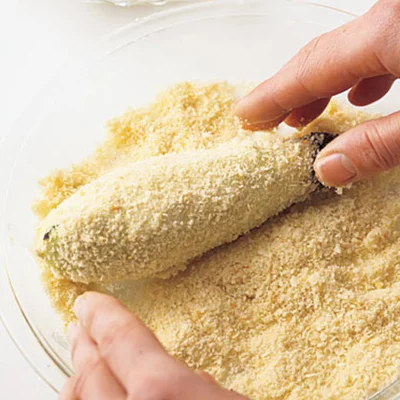 パン粉は細かいほうが、まるごとなすとのバランスがいい！