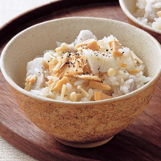 ホクホク里いもにツナ缶のうまみが染みた「ツナと里いもの炊き込みご飯」