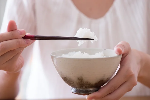 言葉遣いや食事マナーの悪い姑が気になって仕方ない【お悩み相談】
