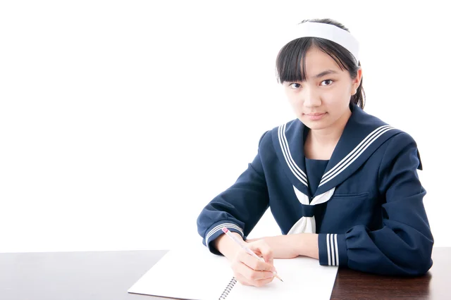 暇を見つけてはスマホ… 成績が下がった中3次女の受験が心配です【お悩み相談】