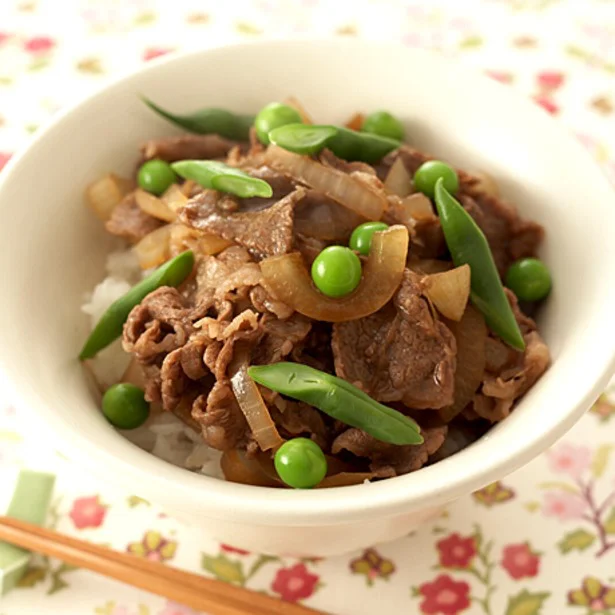 春野菜をふんだんに使った「春牛丼」