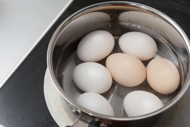 【写真】“野菜ネット”ひとつでゆで卵を一瞬でみじん切り！？