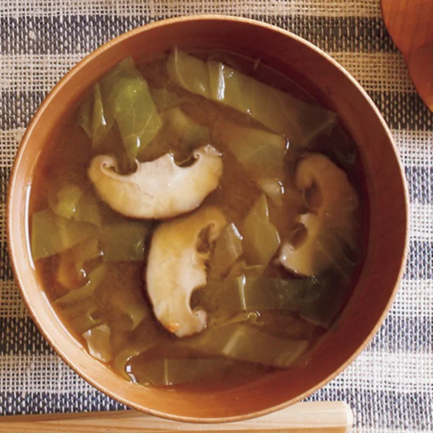 余ったしいたけを有効活用♪ 食物繊維やビタミンがたっぷり入ったみそ汁5選