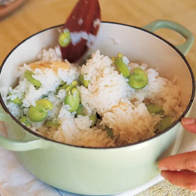 旬のうちに一度は食べたいそら豆ご飯 