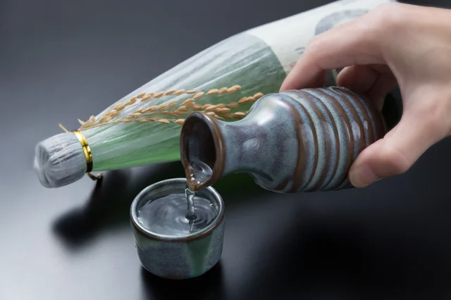 500種類以上の地酒と“角打ち”で大人気！ 三姉妹が切り盛りする“地酒専門店”に密着！