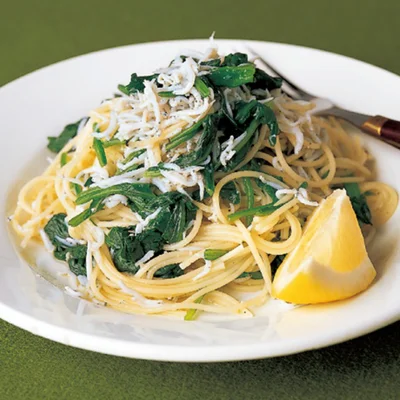 にんにくの香りが食欲をそそる「ほうれん草としらすのパスタ」