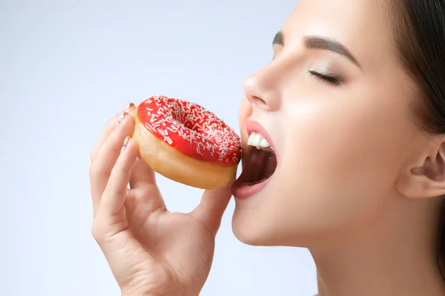 サクサク音がたまらない！ ものを食べる“咀嚼音”人気が拡大中