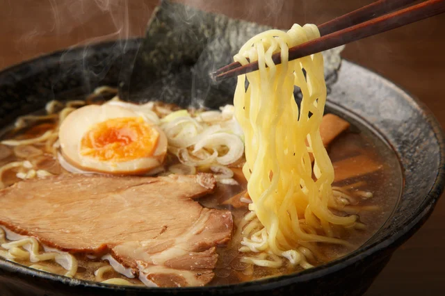 【写真】就寝前に“ラーメンを食べる音”？