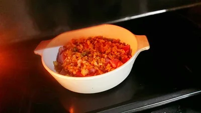 調味料+オリーブオイルでひたひたになったパン粉を鶏肉にドバーっとかけ、200℃のオーブンで15分