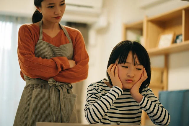 下の子ばかりかわいがってしまう私。長女の性格が歪まないか心配【お悩み相談】