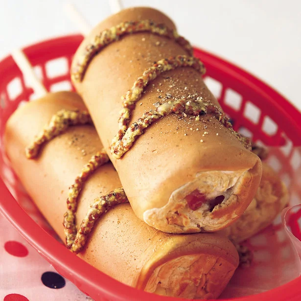 休日だからこそ凝った料理を♪ B級グルメ感満載の変わり種ドッグを作ってみよう！