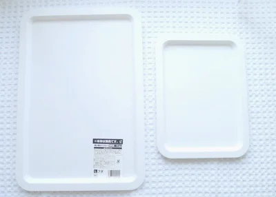 フタ付きのストレージボックスは、Lサイズのちょうど半分の大きさなので、2個買って積むのもありです