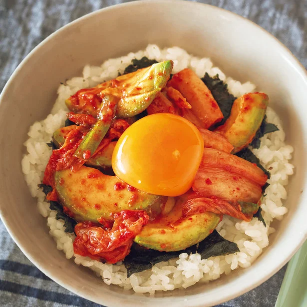 「アボカドキムチ丼」