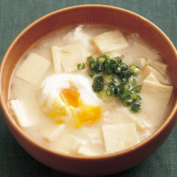 「高野豆腐と落とし卵のみそ汁」