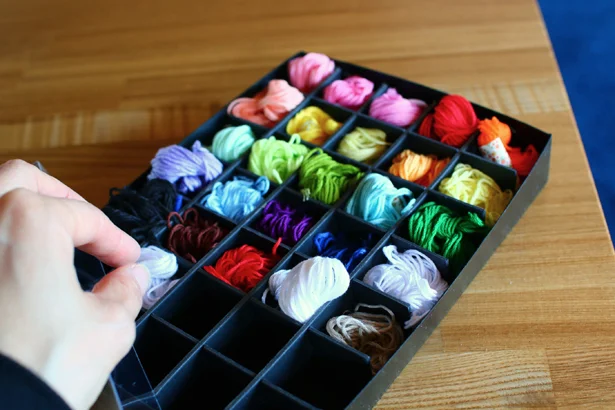 色鮮やかな刺繍糸の収納は、これだけでもアートになっちゃいそう！